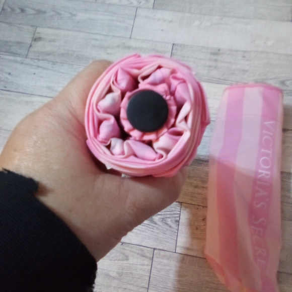 Victoria secret umbrella - Picture 3 of 3